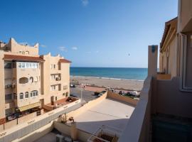 TrendyHomes Retamar - Vistas al mar, playa a 1 min, golf, hotel amb piscina a Almeria