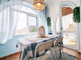 Stylish bungalow with sea views, hotel in Mogán