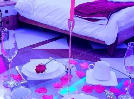 فندق أكليل بارك、‘Araşīのホテル