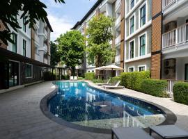 Квартира с рабочим столом X413 by IBG Property, hotel dengan kolam renang di Bandar Phuket