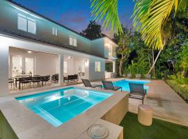 Lux Villa sleeps 18 guest with Pool Jacuzzi Billiards Basketball, holiday rental in Miami