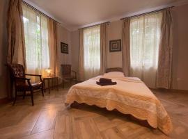 Sunny Bear Bed & Breakfast, hotel en Jelenia Góra