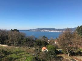 Aires da Ría Apartamento con vista al mar、マリンのホテル