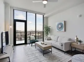 Luxury 2bdrm Penthouse in Midtown