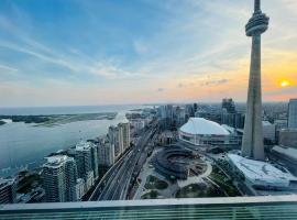 Superior 49th Floor 3 Bedroom Suite with CN Tower and City View, hotel near Scotiabank Arena, Toronto
