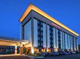 Hampton Inn Charlotte University Place、シャーロットのホテル