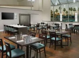 DoubleTree by Hilton Orlando Airport Hotel