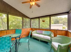 Pet-Friendly Queensbury Home with Screened Porch, hotel in Queensbury