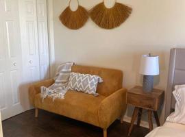 Boho Hideway!, hotell i New Albany