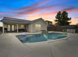 The Splash Pad Sleeps 13 w Pool Patio and Garage, cheap hotel in Panama City