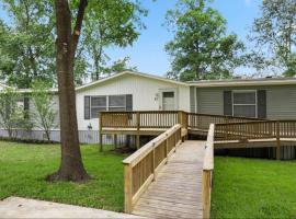 Conroe में, होटल Accessible 3BR Home Sleeps 12, Pet-Friendly, Near Lake Conroe