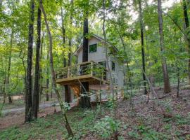 Birch Luxury Treehouse near Lake Guntersville、スコッツボロのキャンプ場