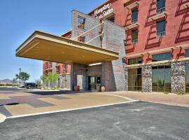Hampton Inn & Suites Scottsdale at Talking Stick, hotelli kohteessa Scottsdale