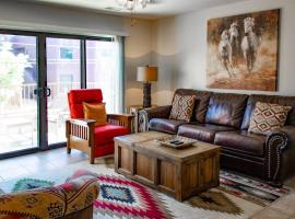 Cowboys & Angels - Classic Sedona style w/great location, apartment in Sedona