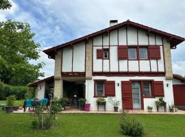 LES CHAMBRES D'ARRAUNTZ, hotel a prop de Club de golf Makila, a Ustaritz