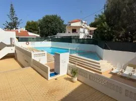 Host Wise - Lively Charming Apartment w Pool