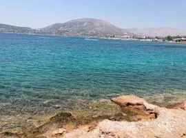 Sea view apartment steps away from the Beach Anavyssos Palyaia Fokia