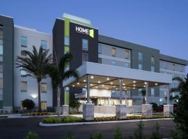 Home2 Suites By Hilton Orlando Airport, hotel dicht bij: Internationale luchthaven Orlando - MCO, Orlando