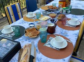 château le perchoir, bed & breakfast σε Μοντελιμάρ
