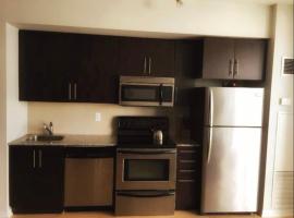 Beautiful Unit in Heart of Downtown Toronto, מלון בטורונטו