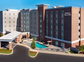 Hampton Inn & Suites Tallahassee Capitol-University、タラハシーのホテル