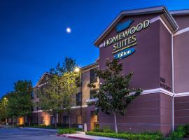Homewood Suites by Hilton Fresno, viešbutis mieste Fresnas, netoliese – Bulldog Stadium