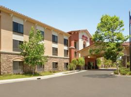 Hampton Inn & Suites Thousand Oaks, hotel u gradu Tauzand Ouks