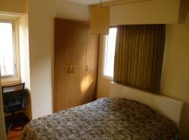 Private Room in a shared central flat, homestay di Nikosia