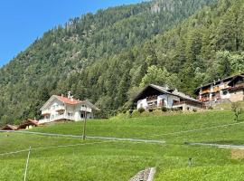 Appartamento in villetta sulle dolomiti di Brenta, hotel dengan parking di Pracorno di Rabbi