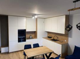 Nowoczesny Apartament Królowej Jadwigi、ラドムの駐車場付きホテル