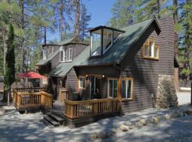 Hobbit House - Charming In Town, hotell i Idyllwild