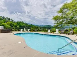 Gatlinburg Vacation Rental - Walk Downtown!