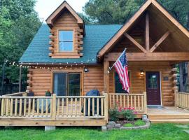 Heber Springs에 위치한 홀리데이 홈 Rustic Log Cabin at Swinging Bridge