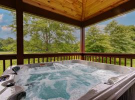 3 Master Bedrooms - Sleeps 10 - Location - Game Room - Hot Tub, chalet di Pigeon Forge