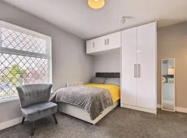 Charming Holiday Studio in Hazel Grove - Self Catering Apartment 2