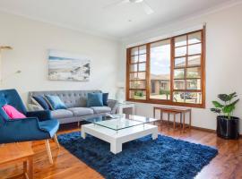 Family Stay with Idyllic Sun-drenched Courtyard, ξενοδοχείο στο Σίδνεϊ