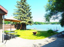 New! The Turk Lake House - Lakefront With Toys!, rental liburan di Greenville