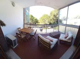 Loft climatisé "La pinède", 50 m2, très calme, 5 mn à pied des plages, lit King Size