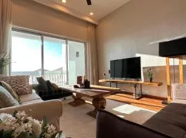 Cozy Straits Quay Seafront Suite