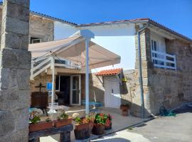 Pensión O Corazón da Ribeira Sacra, guest house in La Teijeira