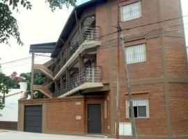 HOSTEL RESIDENCIAL SAENZ PEÑA, casa de hóspedes em Sáenz Peña