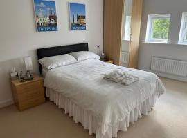 Hampton Vale, Peterborough Lakeside Large Double bedroom with own bathroom, sted med privat overnatting i Peterborough