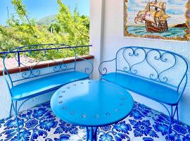 AMALFI ROOM ~ Camera indipendente con Bagno interno per Max 3/4 Persone, hotell i Palinuro