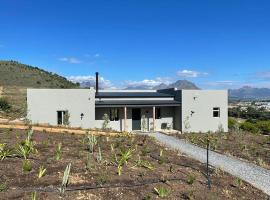 Windon vineyard farmhouse, vacation home in Stellenbosch