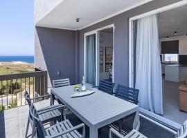 Seaside Luxury in Pembroke St Julians, hotel em Pembroke