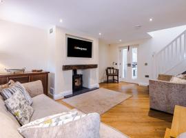 Luxurious 3-bed barn in Beeston by 53 Degrees Property, ideal for Families & Groups, Great Location - Sleeps 6, hotel in Beeston