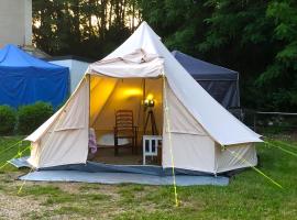 Luxury Glamping, hotel with parking in Dammarie-sur-Loing