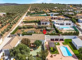 Amazing Home In Setenil De Las Bodegas With Wifi, sumarhús í Setenil