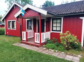 Holiday house in Grythem, Orebro, within walking distance to lake, hotel in Örebro