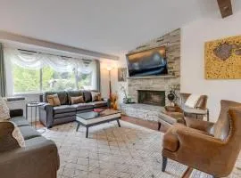 Kenmore Retreat with Shared Hot Tub - 1 Mi to Lake!